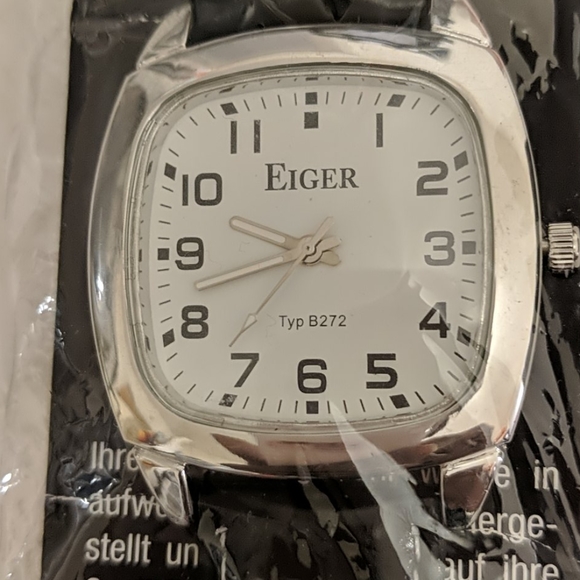 Watch - Picture 3 of 3